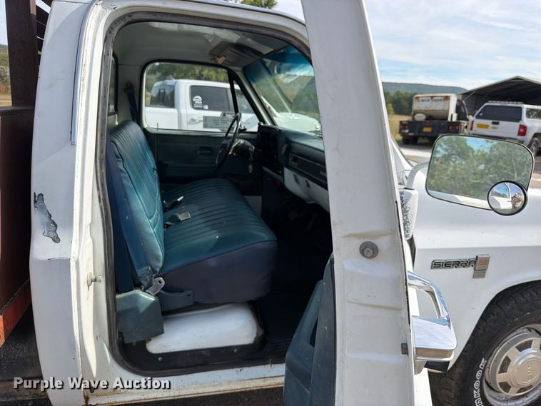 image for item FK5237 1985 GMC C2500 flatbed pickup truck