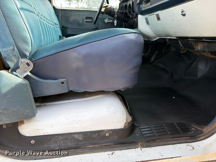 image for item FK5237 1985 GMC C2500 flatbed pickup truck