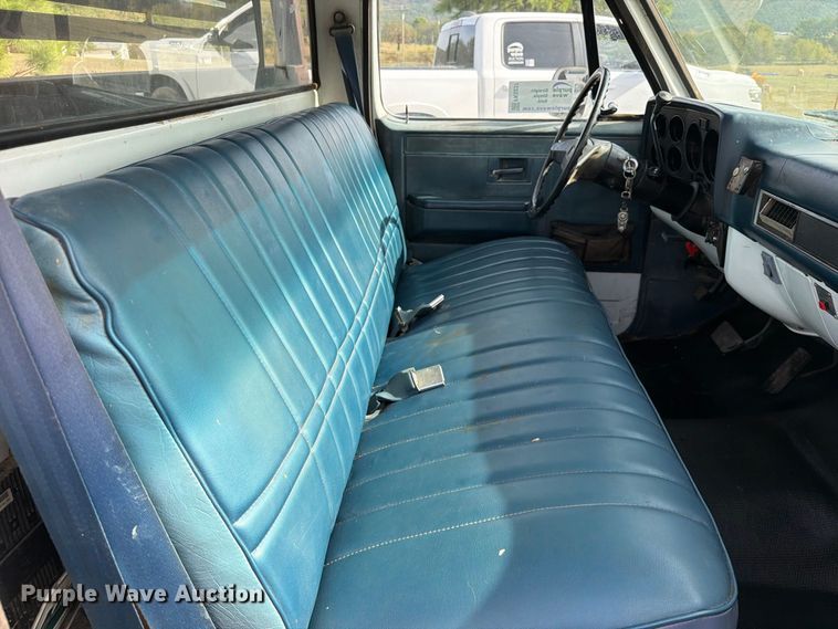 image for item FK5237 1985 GMC C2500 flatbed pickup truck