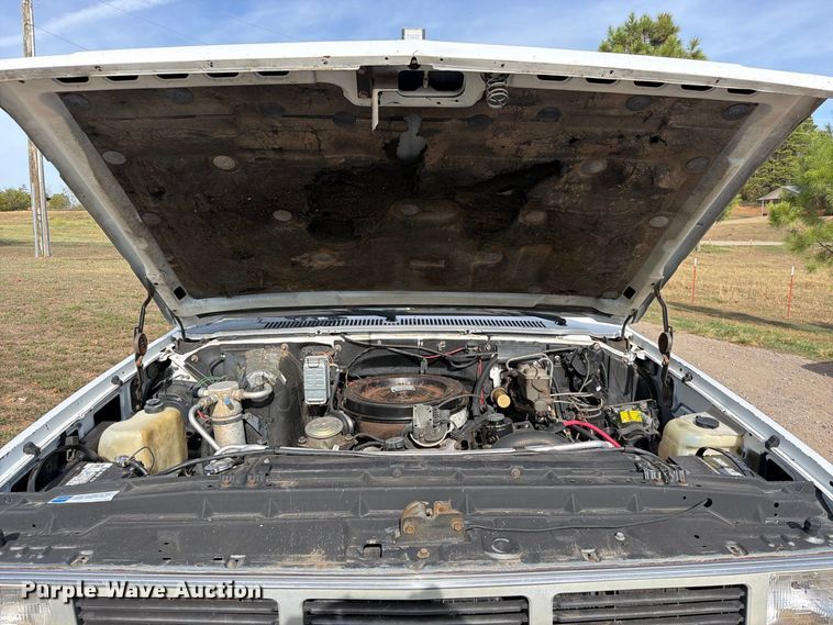image for item FK5237 1985 GMC C2500 flatbed pickup truck