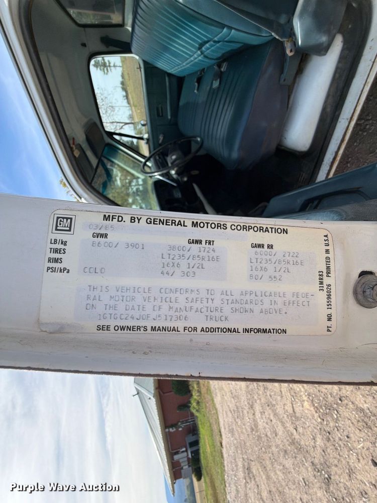 image for item FK5237 1985 GMC C2500 flatbed pickup truck