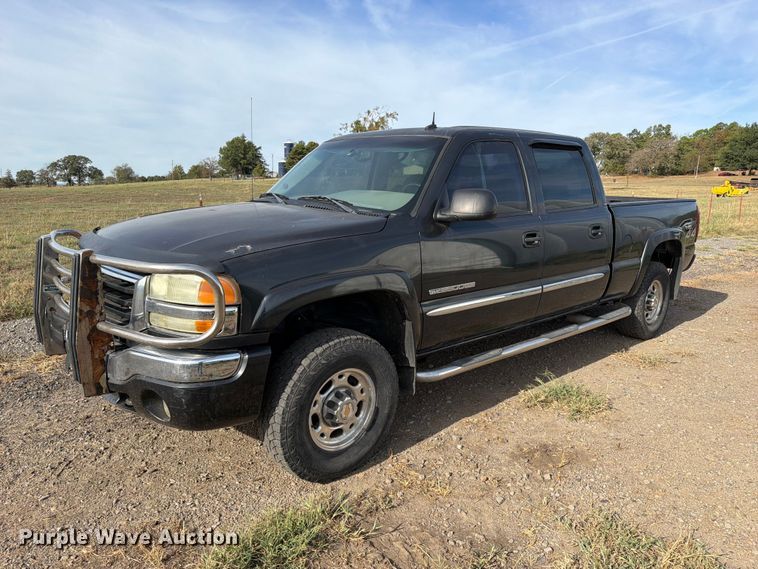 2003 GMC Sierra 2500HD Crew Cab pickup truck