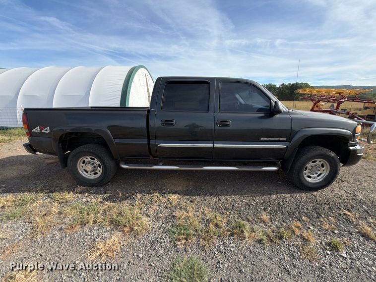 image for item FK5241 2003 GMC Sierra 2500HD Crew Cab pickup truck