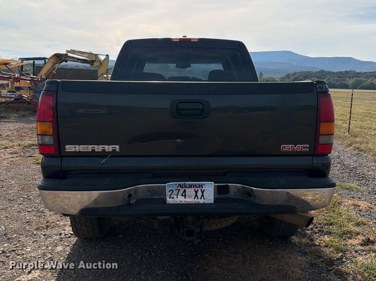 image for item FK5241 2003 GMC Sierra 2500HD Crew Cab pickup truck