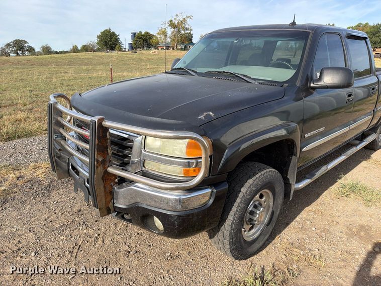 image for item FK5241 2003 GMC Sierra 2500HD Crew Cab pickup truck