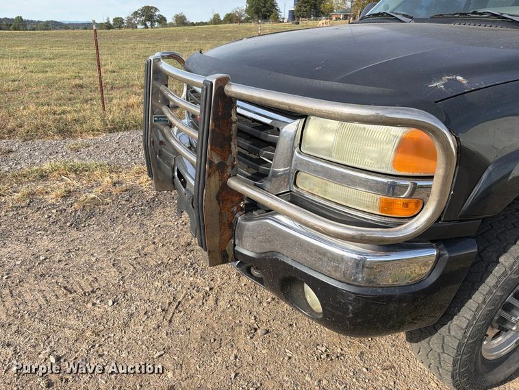 image for item FK5241 2003 GMC Sierra 2500HD Crew Cab pickup truck