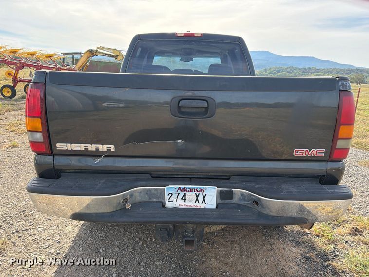 image for item FK5241 2003 GMC Sierra 2500HD Crew Cab pickup truck