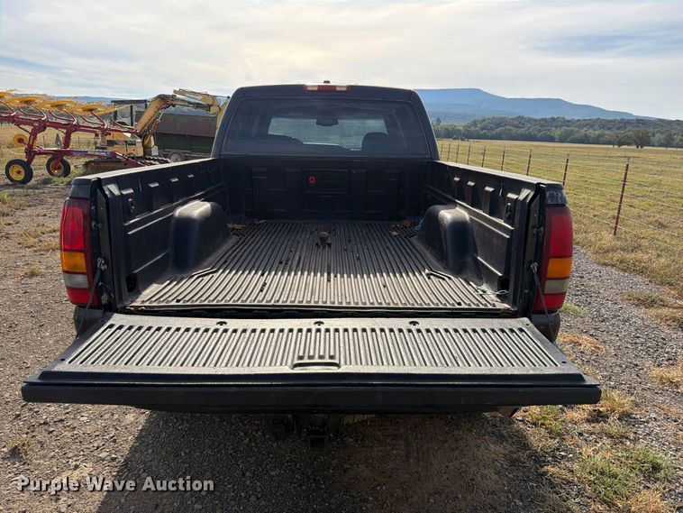 image for item FK5241 2003 GMC Sierra 2500HD Crew Cab pickup truck