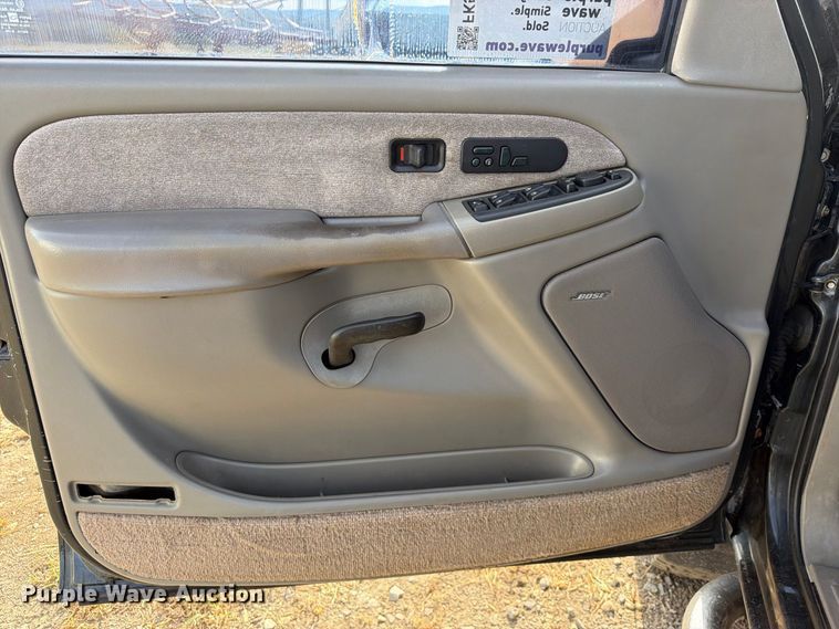 image for item FK5241 2003 GMC Sierra 2500HD Crew Cab pickup truck