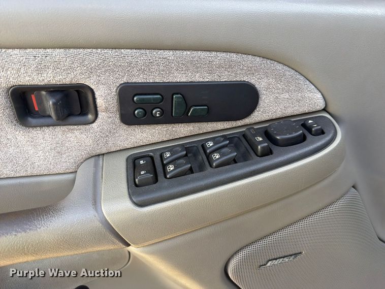 image for item FK5241 2003 GMC Sierra 2500HD Crew Cab pickup truck