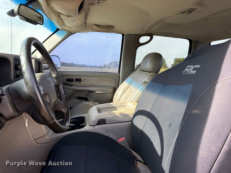 image for item FK5241 2003 GMC Sierra 2500HD Crew Cab pickup truck