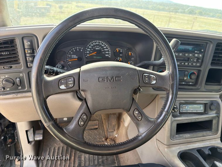 image for item FK5241 2003 GMC Sierra 2500HD Crew Cab pickup truck