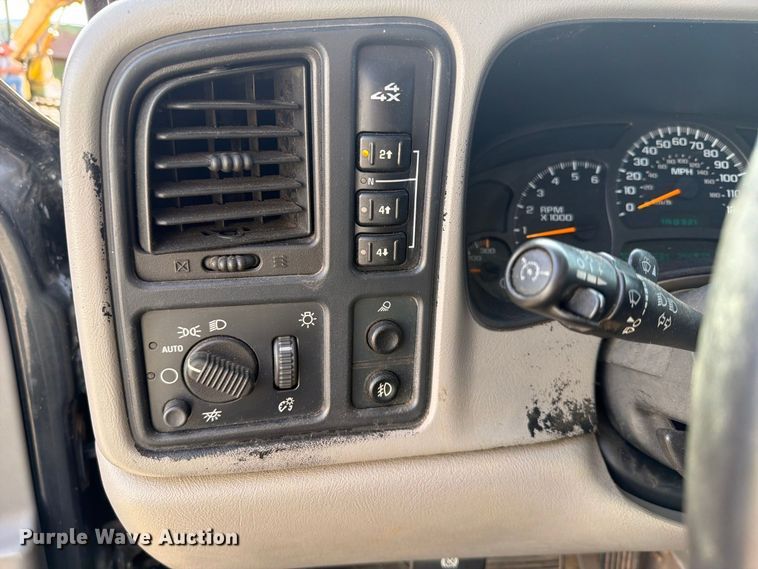 image for item FK5241 2003 GMC Sierra 2500HD Crew Cab pickup truck