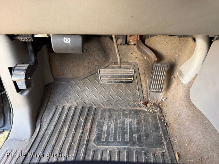 image for item FK5241 2003 GMC Sierra 2500HD Crew Cab pickup truck