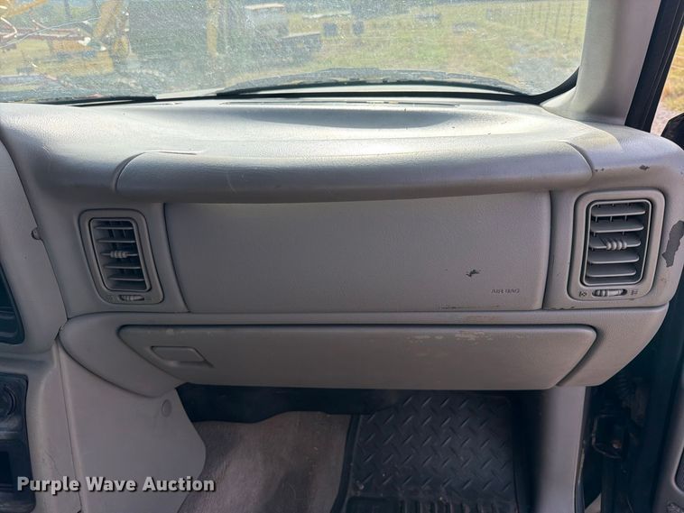image for item FK5241 2003 GMC Sierra 2500HD Crew Cab pickup truck
