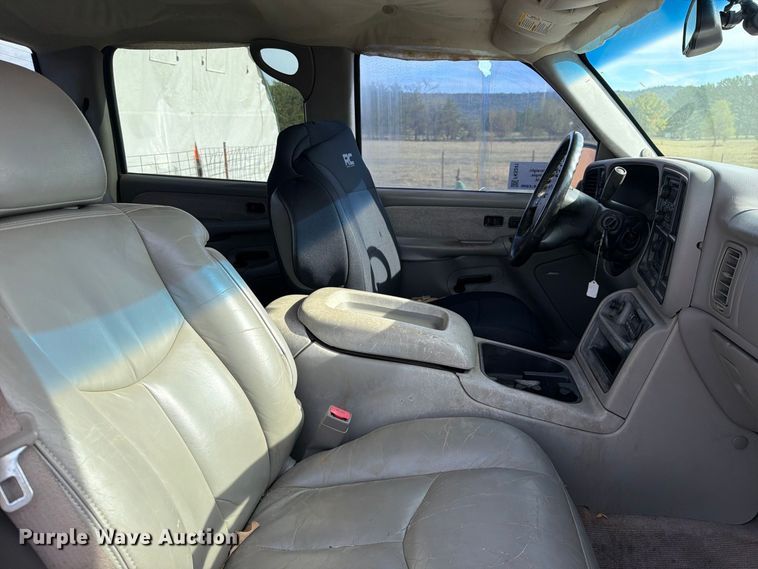 image for item FK5241 2003 GMC Sierra 2500HD Crew Cab pickup truck
