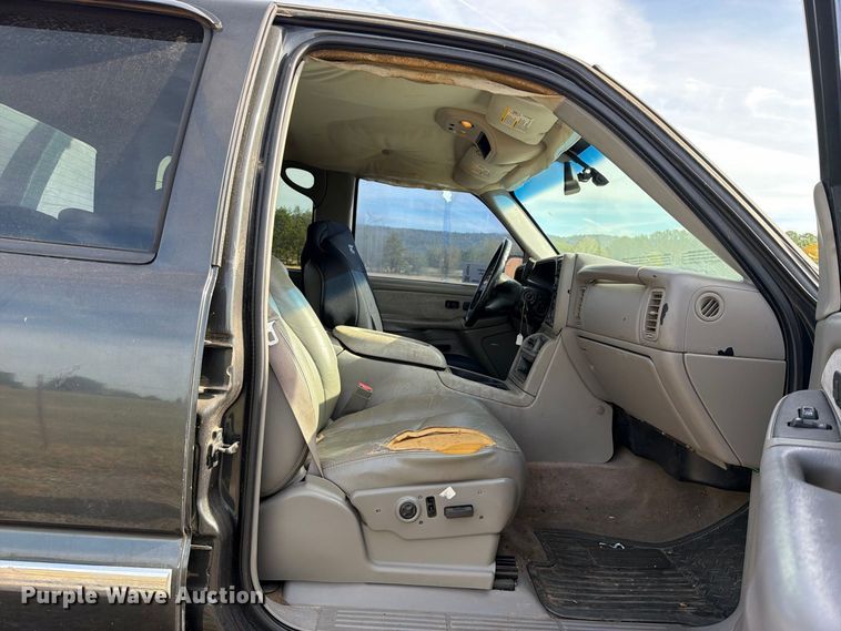 image for item FK5241 2003 GMC Sierra 2500HD Crew Cab pickup truck