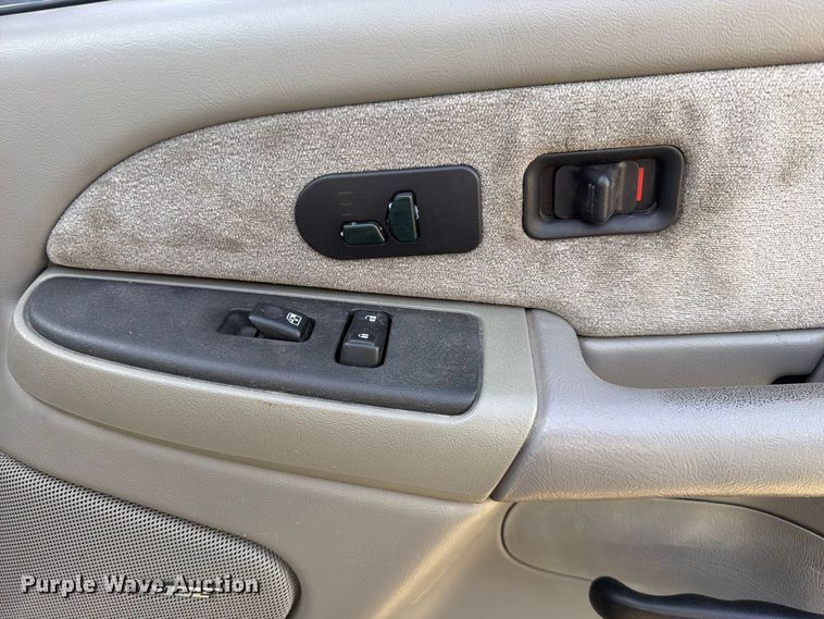 image for item FK5241 2003 GMC Sierra 2500HD Crew Cab pickup truck