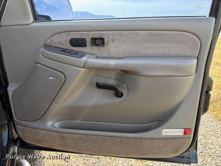 image for item FK5241 2003 GMC Sierra 2500HD Crew Cab pickup truck