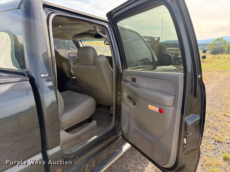 image for item FK5241 2003 GMC Sierra 2500HD Crew Cab pickup truck