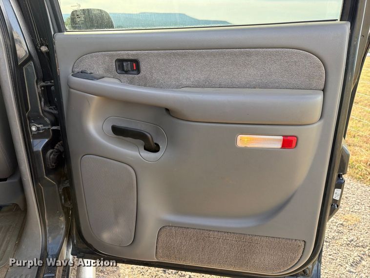image for item FK5241 2003 GMC Sierra 2500HD Crew Cab pickup truck