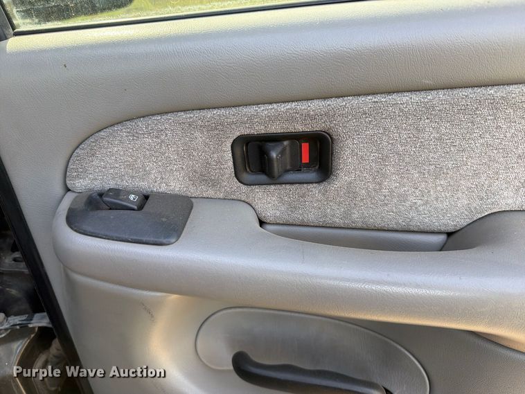 image for item FK5241 2003 GMC Sierra 2500HD Crew Cab pickup truck