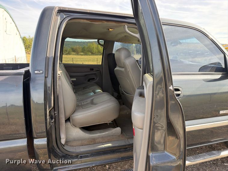 image for item FK5241 2003 GMC Sierra 2500HD Crew Cab pickup truck