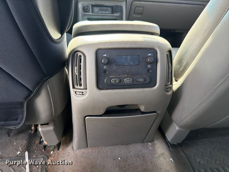 image for item FK5241 2003 GMC Sierra 2500HD Crew Cab pickup truck