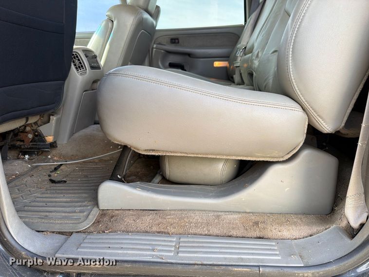 image for item FK5241 2003 GMC Sierra 2500HD Crew Cab pickup truck