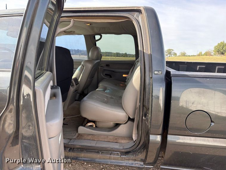 image for item FK5241 2003 GMC Sierra 2500HD Crew Cab pickup truck