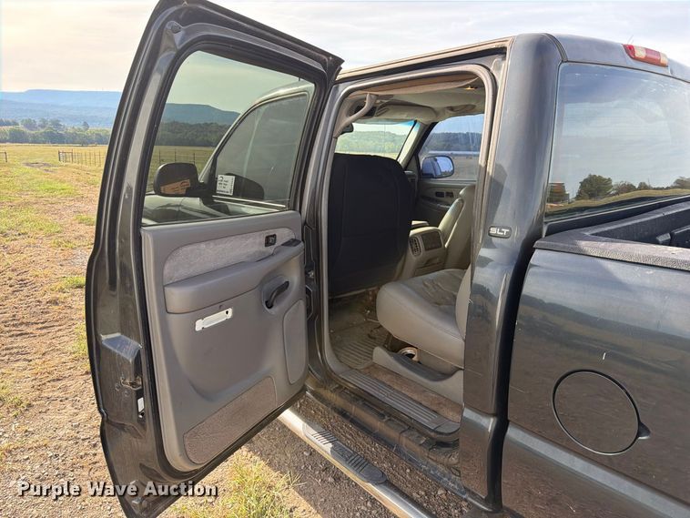 image for item FK5241 2003 GMC Sierra 2500HD Crew Cab pickup truck