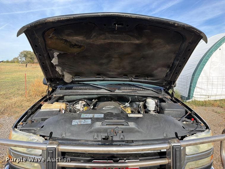 image for item FK5241 2003 GMC Sierra 2500HD Crew Cab pickup truck