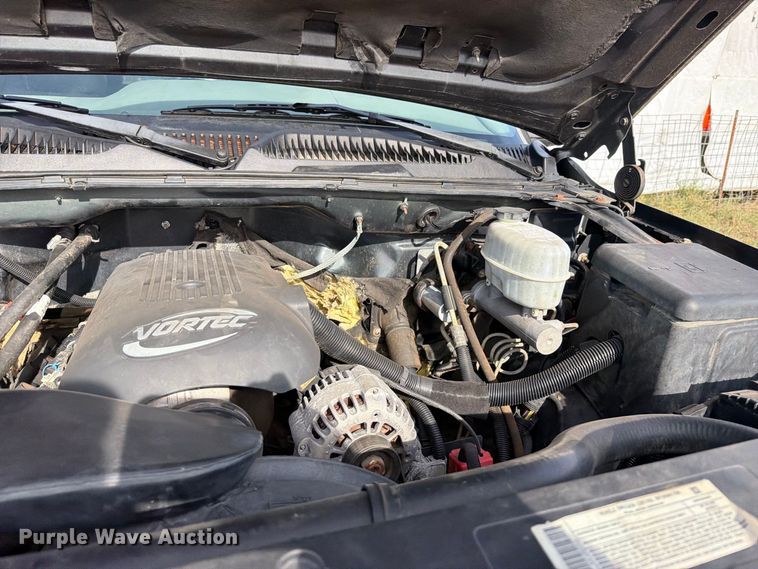 image for item FK5241 2003 GMC Sierra 2500HD Crew Cab pickup truck