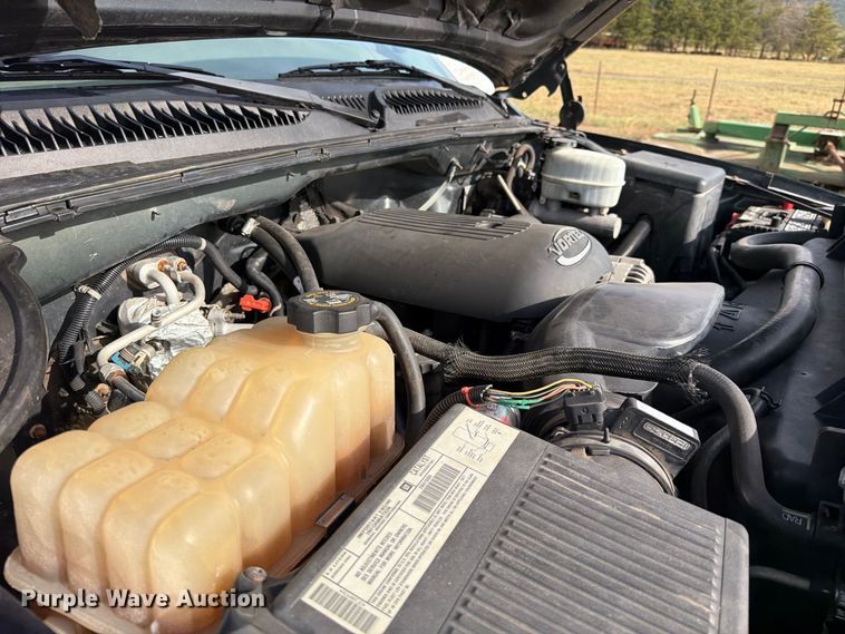 image for item FK5241 2003 GMC Sierra 2500HD Crew Cab pickup truck