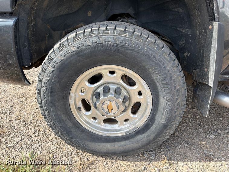 image for item FK5241 2003 GMC Sierra 2500HD Crew Cab pickup truck