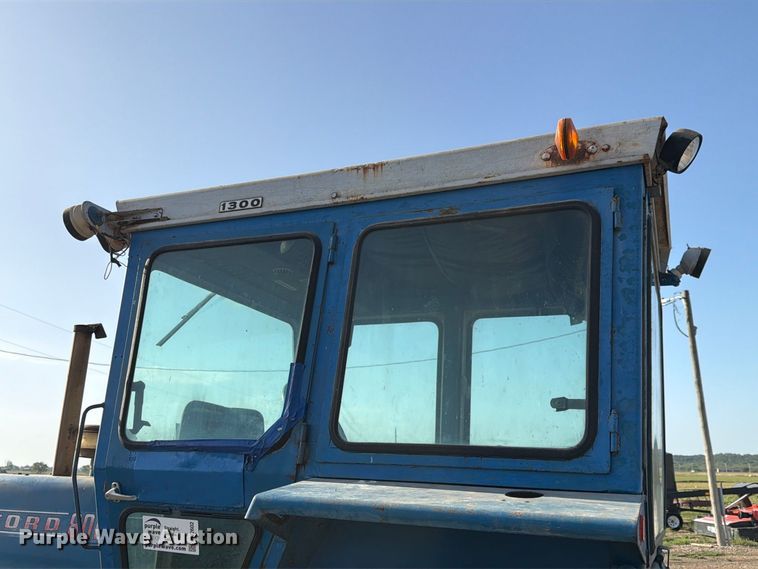 image for item FN2602 1972 Ford 8000 tractor