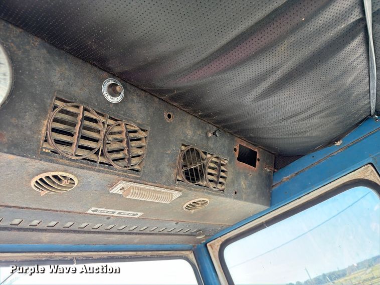 image for item FN2602 1972 Ford 8000 tractor
