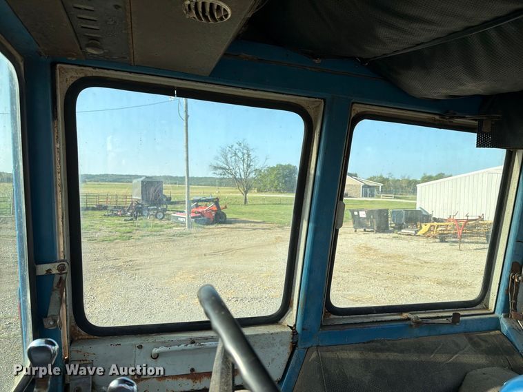 image for item FN2602 1972 Ford 8000 tractor