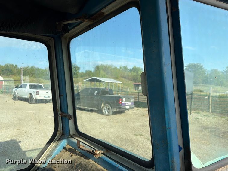 image for item FN2602 1972 Ford 8000 tractor