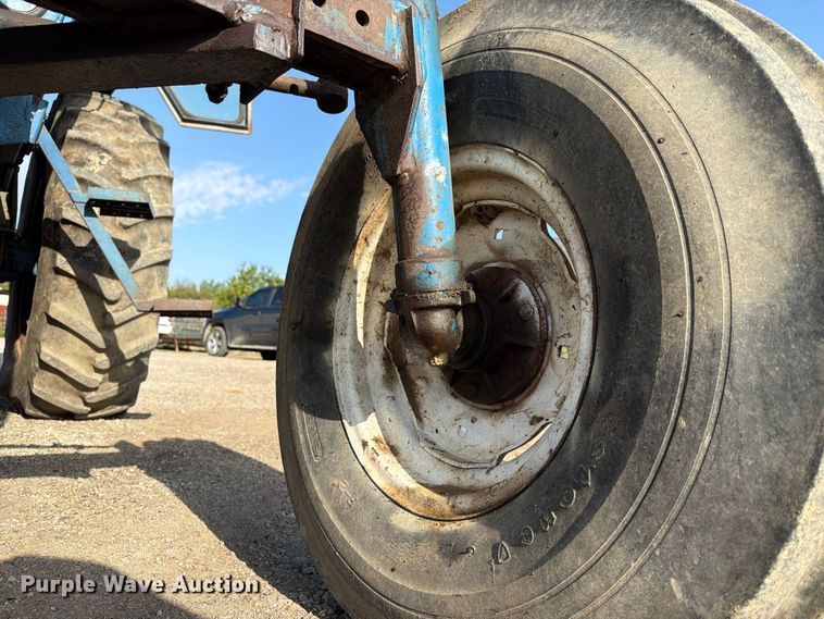 image for item FN2602 1972 Ford 8000 tractor