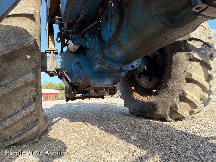 image for item FN2602 1972 Ford 8000 tractor