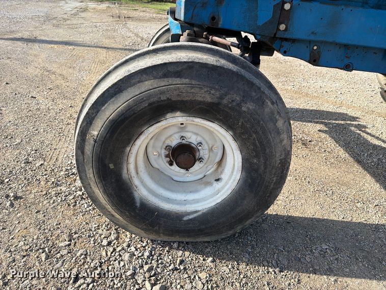 image for item FN2602 1972 Ford 8000 tractor