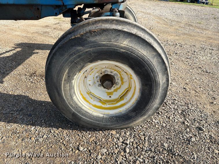 image for item FN2602 1972 Ford 8000 tractor