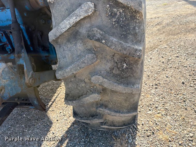 image for item FN2602 1972 Ford 8000 tractor