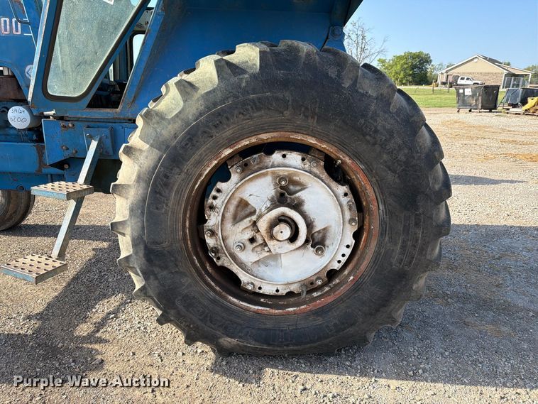image for item FN2602 1972 Ford 8000 tractor