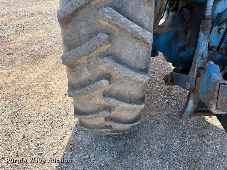 image for item FN2602 1972 Ford 8000 tractor