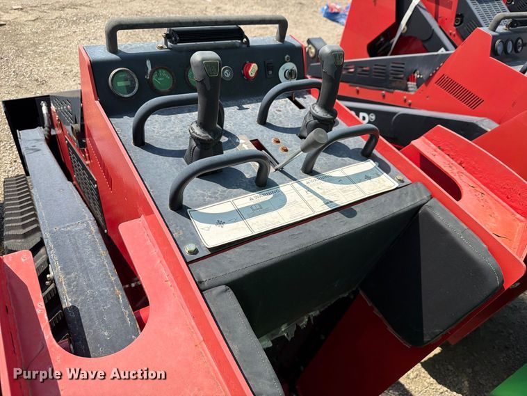 image for item NC9942 2024 Erie Industries SCL850 compact utility loader