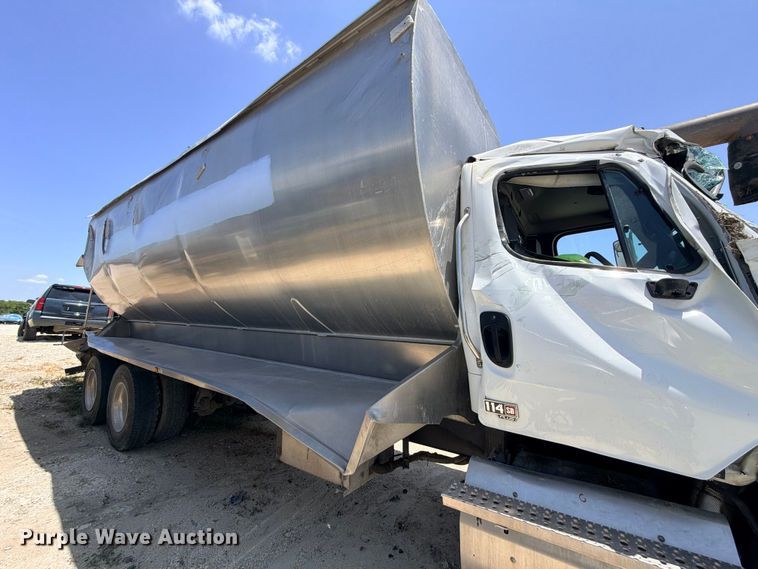 image for item YA4524 2024 Freightliner 114SD feed delivery truck