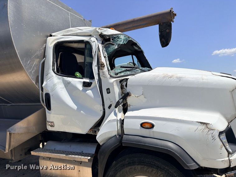 image for item YA4524 2024 Freightliner 114SD feed delivery truck