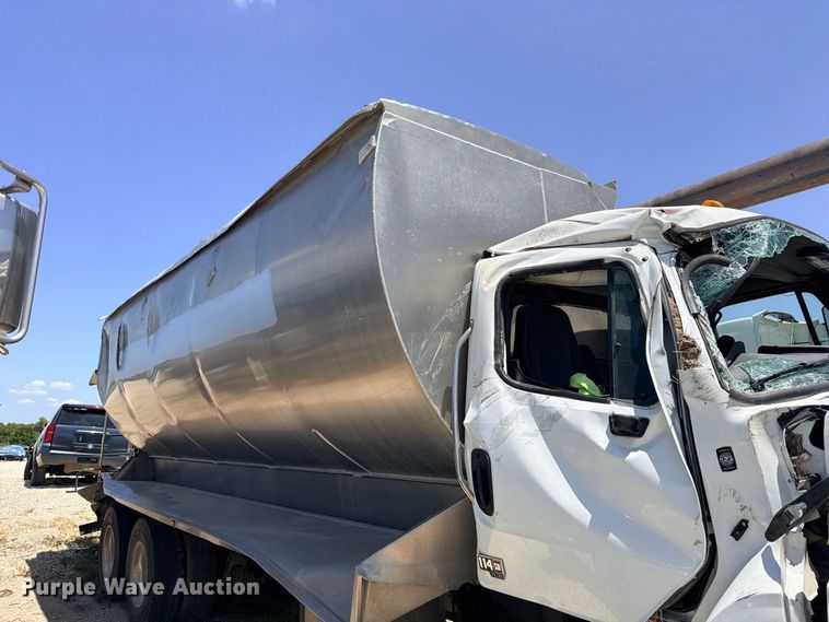 image for item YA4524 2024 Freightliner 114SD feed delivery truck